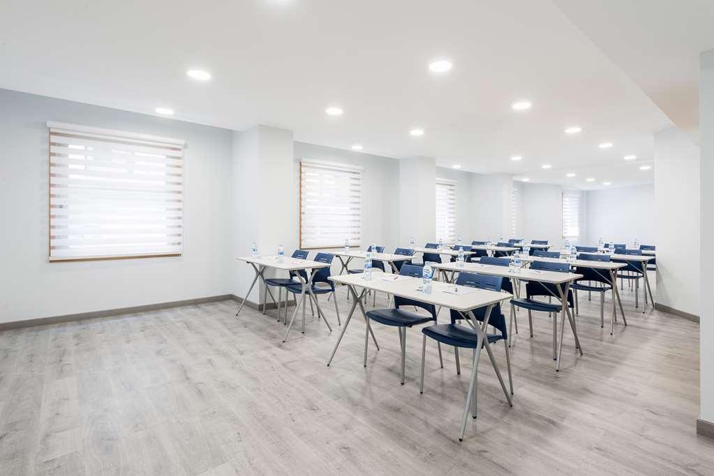 Hotel Elche Centro , Affiliated By Melia Удобства фото