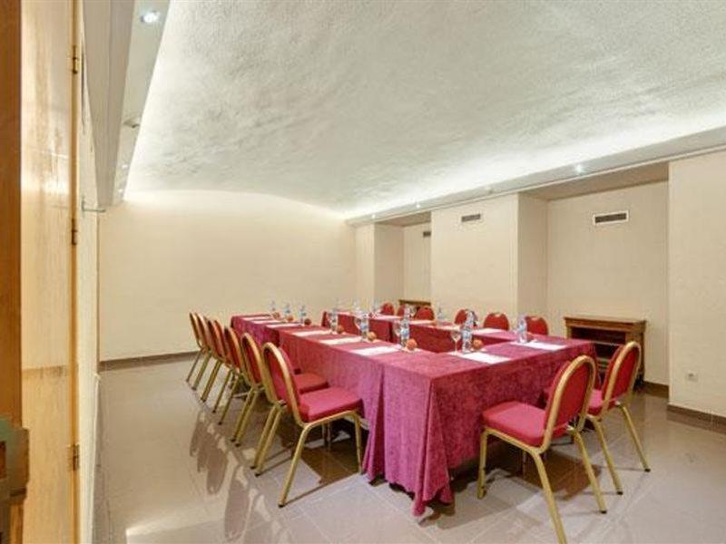 Hotel Elche Centro , Affiliated By Melia Бизнес фото